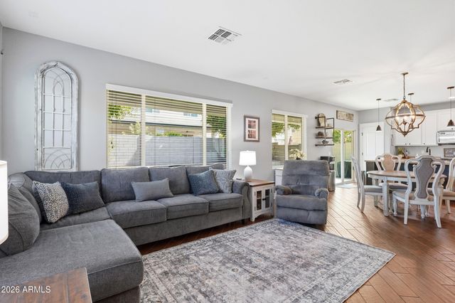 1424 E GOLDCREST Street, Gilbert, AZ 85297