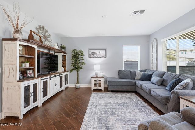 1424 E GOLDCREST Street, Gilbert, AZ 85297