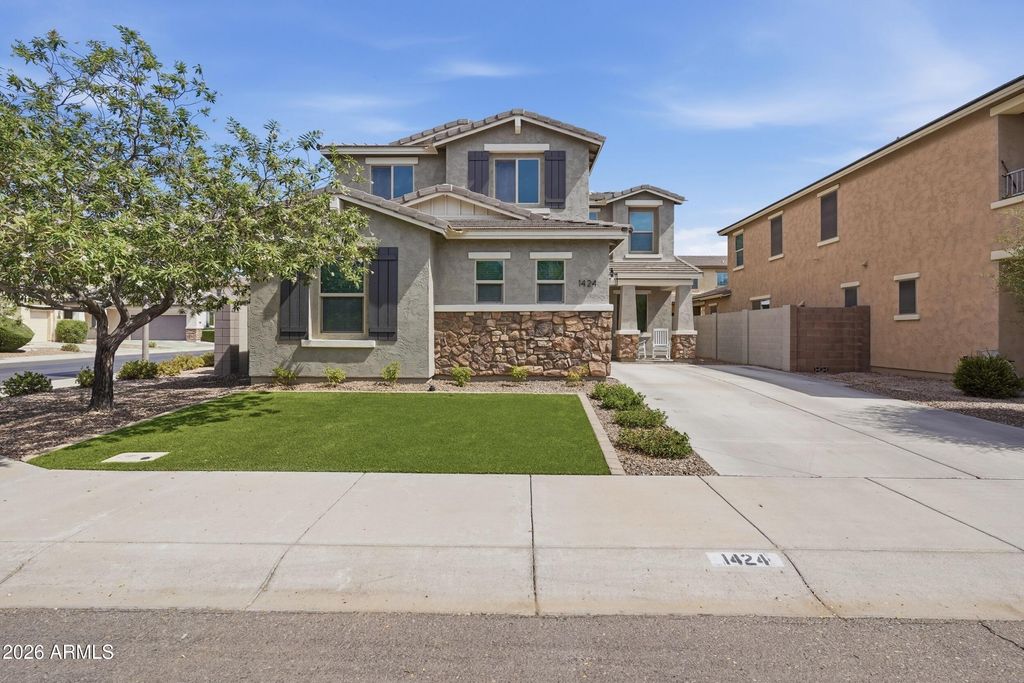 1424 E GOLDCREST Street, Gilbert, AZ 85297