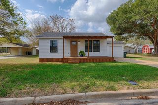 314 S Ridge Street, Hallettsville, TX 77964