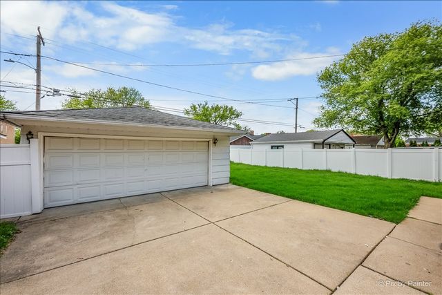 1522 Hull Avenue, Westchester, IL 60154