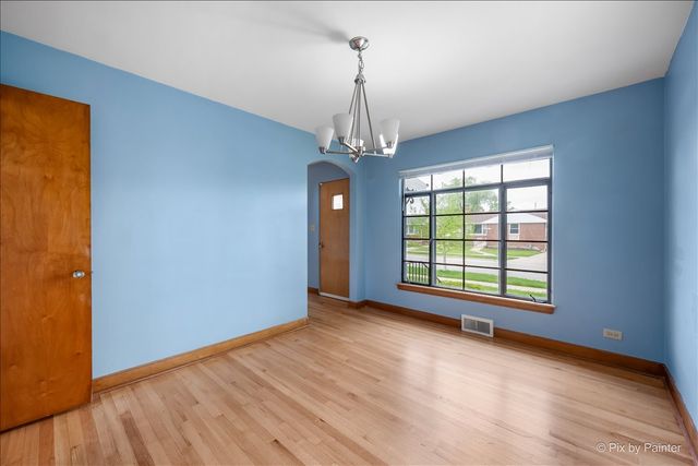 1522 Hull Avenue, Westchester, IL 60154