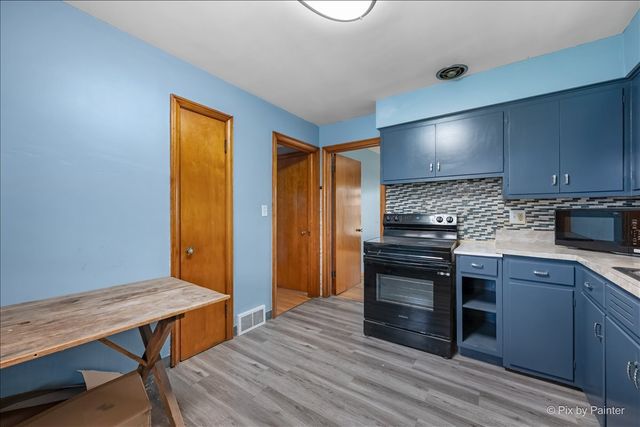 1522 Hull Avenue, Westchester, IL 60154