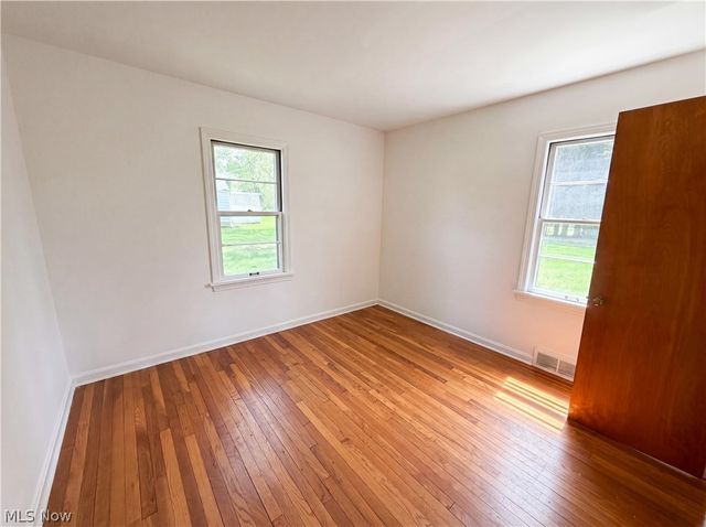 1064 Munroe Falls Kent Road, Kent, OH 44240
