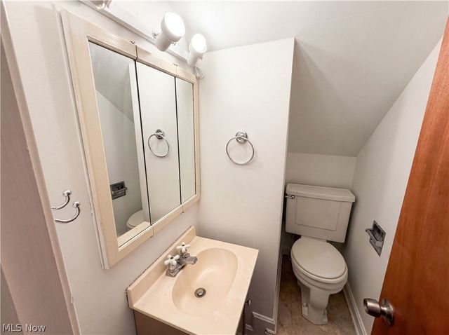 1064 Munroe Falls Kent Road, Kent, OH 44240