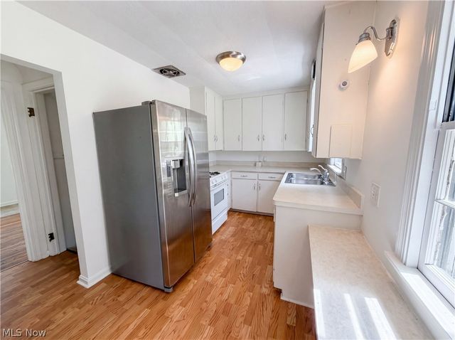 1064 Munroe Falls Kent Road, Kent, OH 44240
