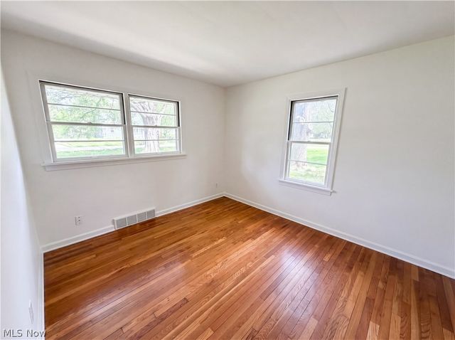 1064 Munroe Falls Kent Road, Kent, OH 44240