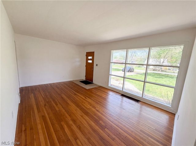 1064 Munroe Falls Kent Road, Kent, OH 44240