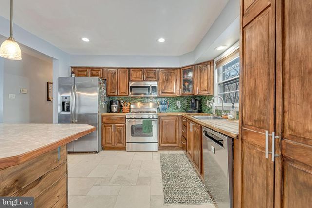 144 MAURER, Laurel Springs, NJ 08021