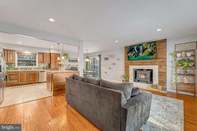 144 MAURER, Laurel Springs, NJ 08021