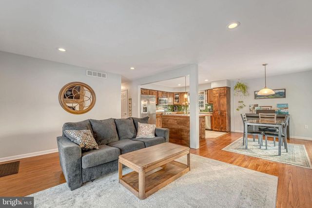 144 MAURER, Laurel Springs, NJ 08021