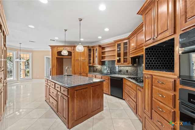 1340 Autumn Oaks Circle, China Spring, TX 76633