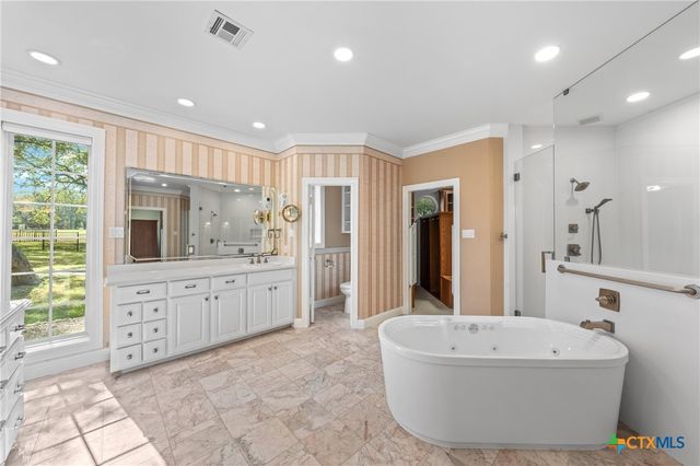 1340 Autumn Oaks Circle, China Spring, TX 76633