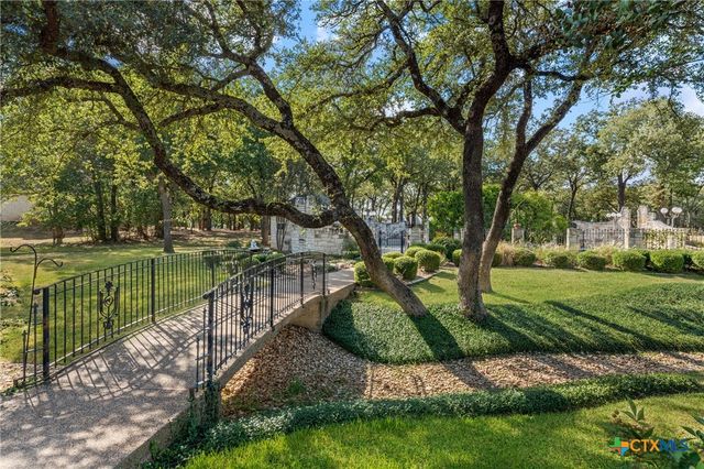 1340 Autumn Oaks Circle, China Spring, TX 76633