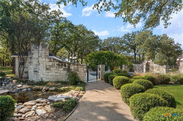 1340 Autumn Oaks Circle, China Spring, TX 76633