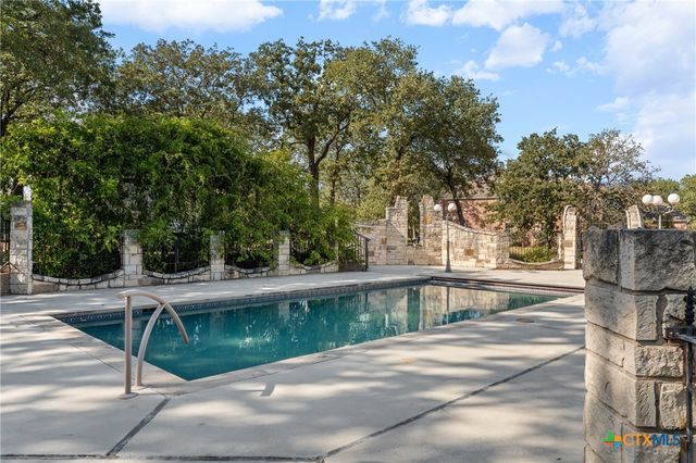 1340 Autumn Oaks Circle, China Spring, TX 76633