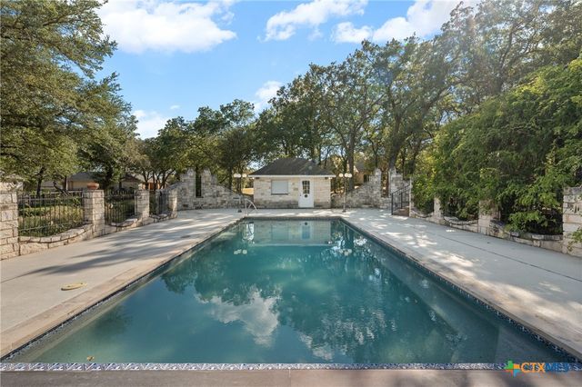 1340 Autumn Oaks Circle, China Spring, TX 76633