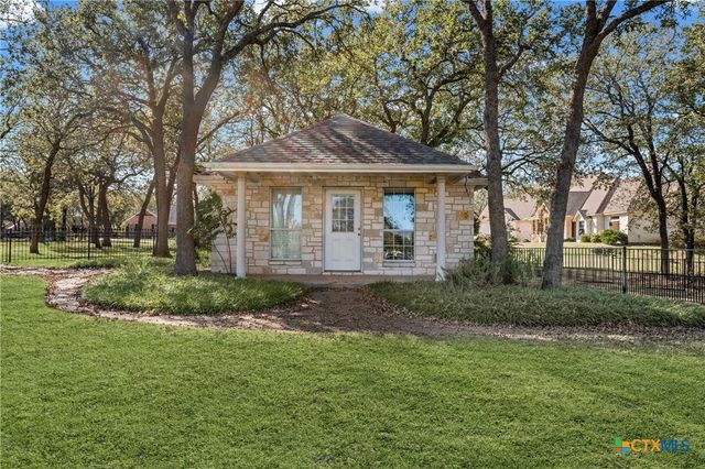 1340 Autumn Oaks Circle, China Spring, TX 76633