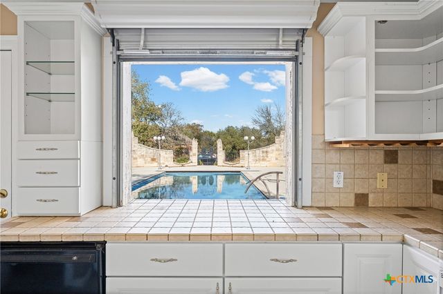 1340 Autumn Oaks Circle, China Spring, TX 76633