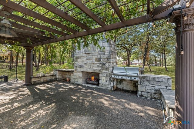 1340 Autumn Oaks Circle, China Spring, TX 76633