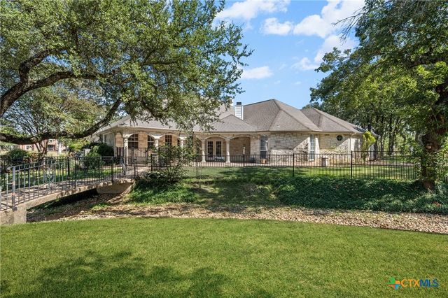 1340 Autumn Oaks Circle, China Spring, TX 76633