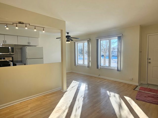 726 E Old Willow Road 104C, Prospect Heights, IL 60070