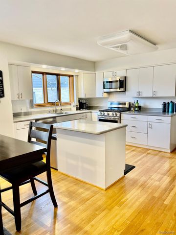 31843 Bristol Lane, Farmington Hills, MI 48334