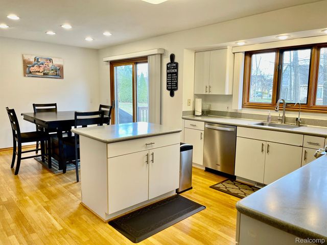 31843 Bristol Lane, Farmington Hills, MI 48334