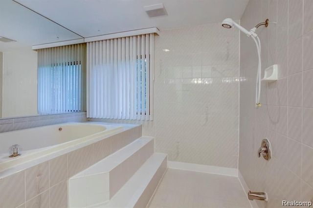 31843 Bristol Lane, Farmington Hills, MI 48334