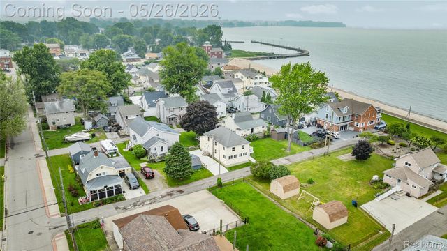 4354 S 5th Street, Luna Pier, MI 48157