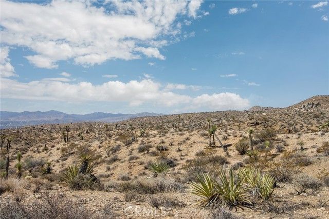 5280 Hilton Avenue, Yucca Valley, CA 92284