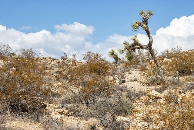 5280 Hilton Avenue, Yucca Valley, CA 92284