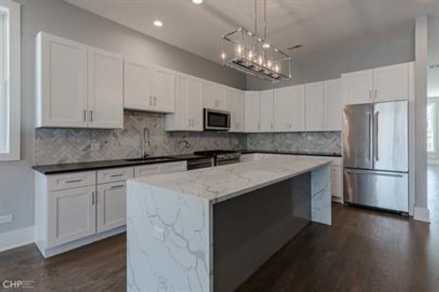 562 W 18th Street 3W, Chicago, IL 60616