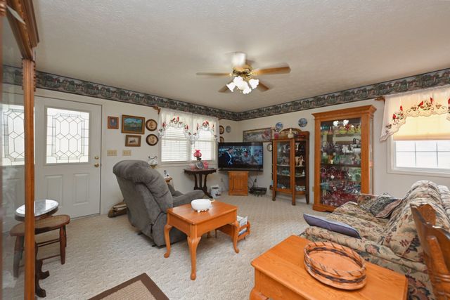 329 Cavender Rd, Woodbury, TN 37190