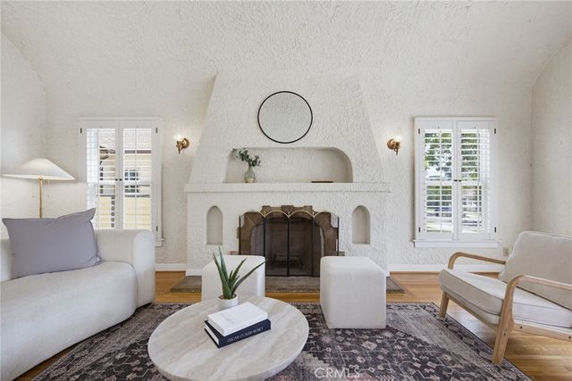 1156 N Isabel, Glendale, CA 91207