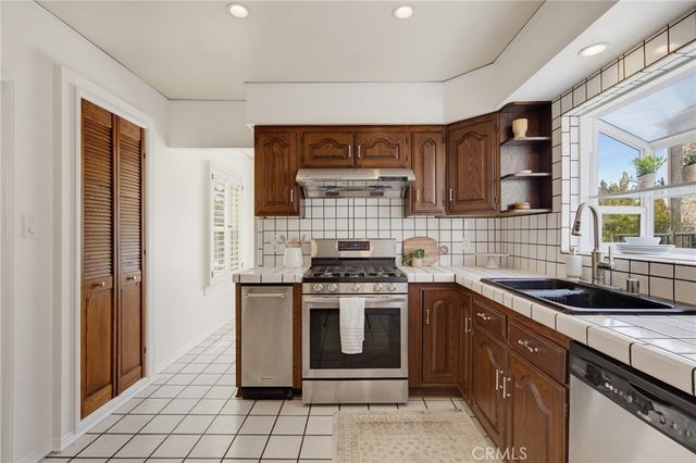 1156 N Isabel, Glendale, CA 91207