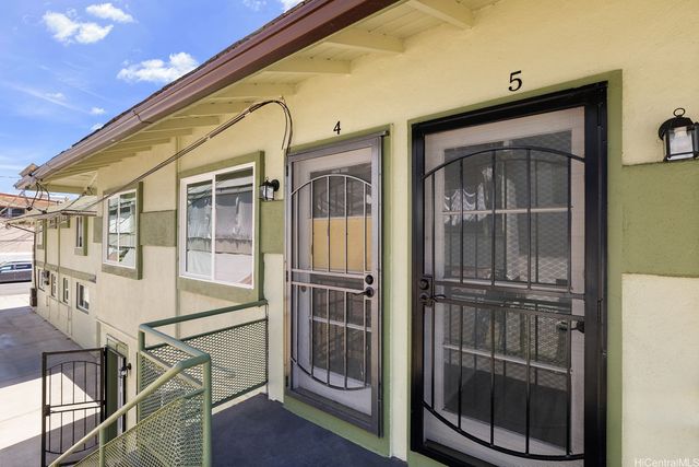 718 Kamuela Avenue, Honolulu, HI 96816