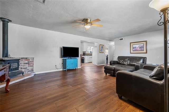 721 Hedge Drive, Midwest City, OK 73110