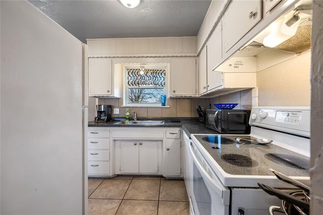 721 Hedge Drive, Midwest City, OK 73110