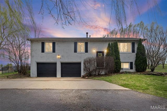 319 E Ingle Drive, Glen Carbon, IL 62034