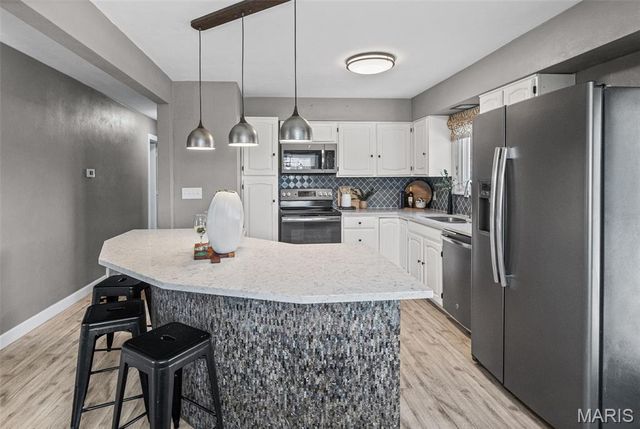 319 E Ingle Drive, Glen Carbon, IL 62034