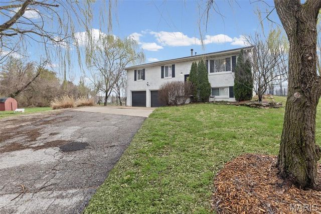 319 E Ingle Drive, Glen Carbon, IL 62034