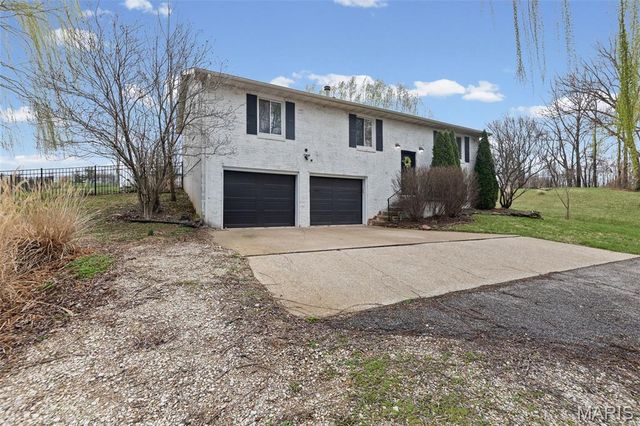 319 E Ingle Drive, Glen Carbon, IL 62034
