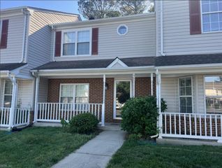 406 Crescent CT, Yorktown, VA 23693