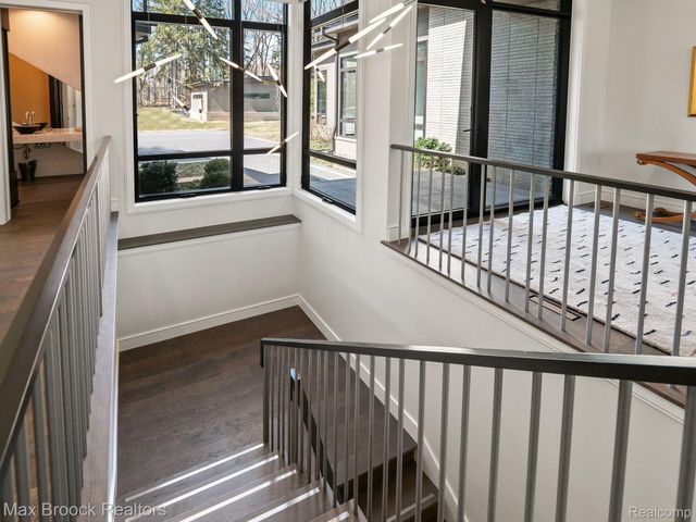 4890 Charing Cross Road, Bloomfield Charter Township, MI 48304