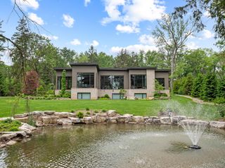 4890 Charing Cross Road, Bloomfield Charter Township, MI 48304