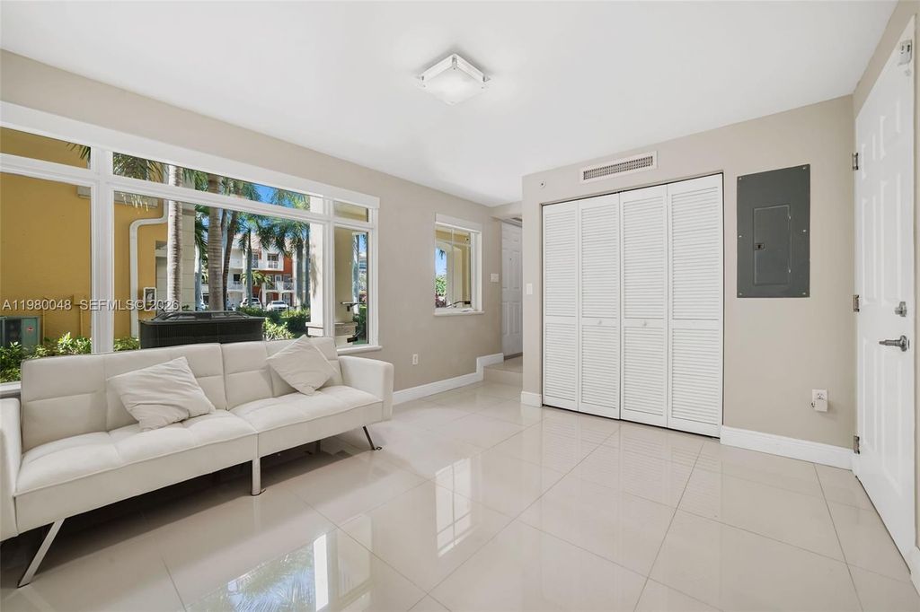 2729 NE 184th Ln 2729, Aventura, FL 33160