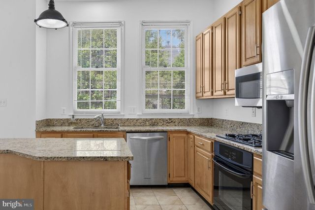 47697 WHIRLPOOL SQ, Sterling, VA 20165