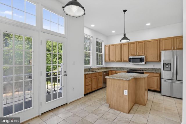 47697 WHIRLPOOL SQ, Sterling, VA 20165