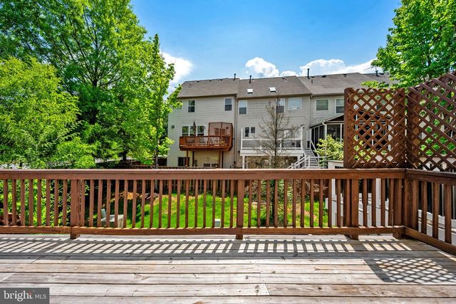 47697 WHIRLPOOL SQ, Sterling, VA 20165